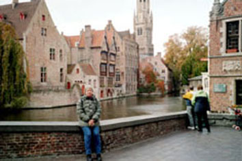 Gitte ved en af Brugges kanaler.