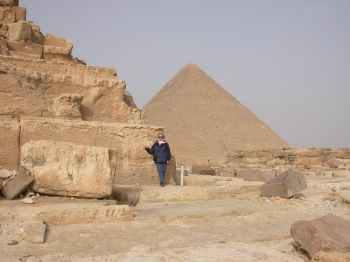 Gitte ved Khefren-pyramiden.