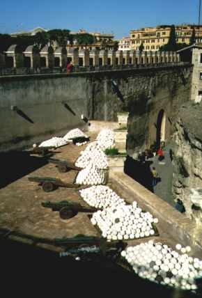 Castel Sant Angelo med marmorkanonkugler ?