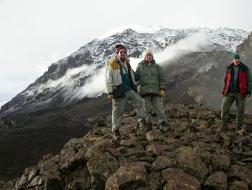 Kim, Gitte og Sren i Barafu Camp 4.550 m